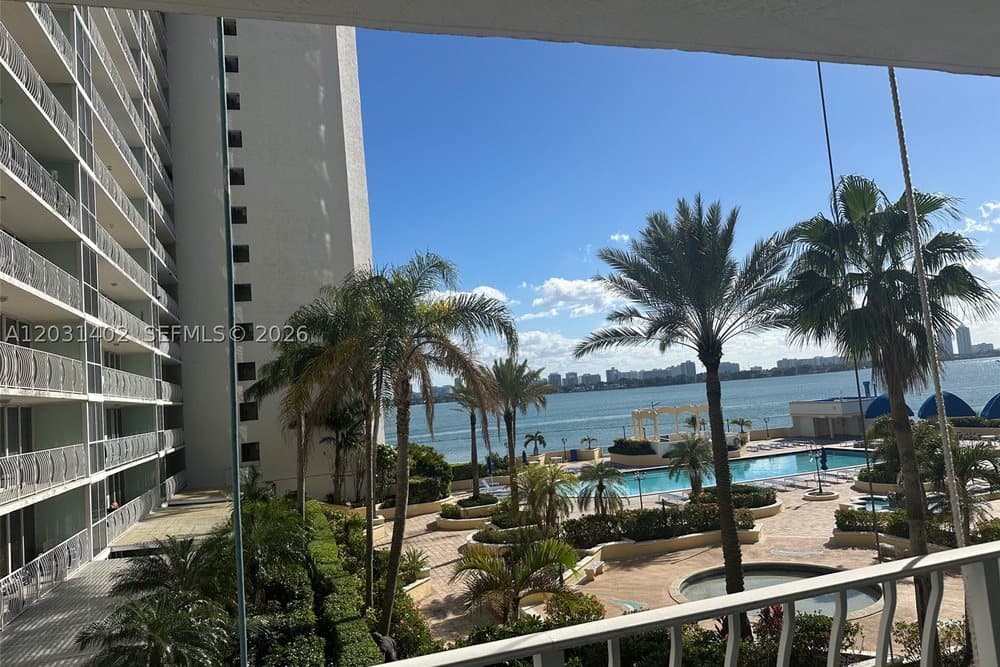 7601 E Treasure Dr #610, North Bay Village, FL 33141
