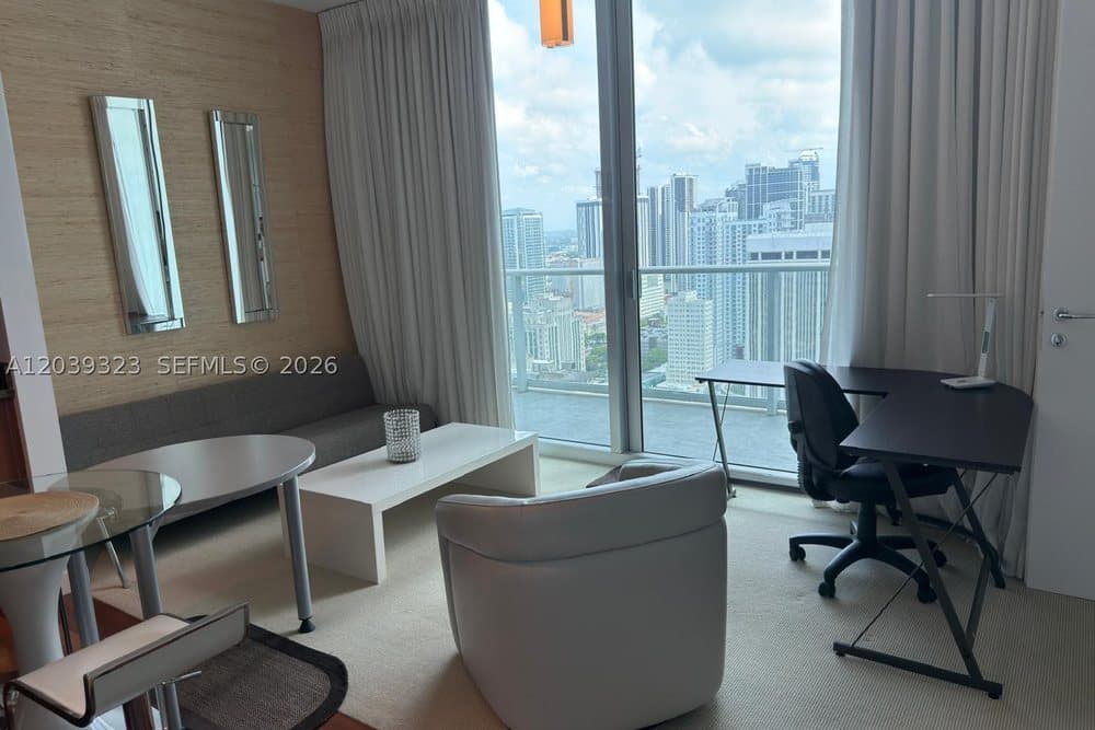 300 S Biscayne Blvd #T-3703, Miami, FL 33131