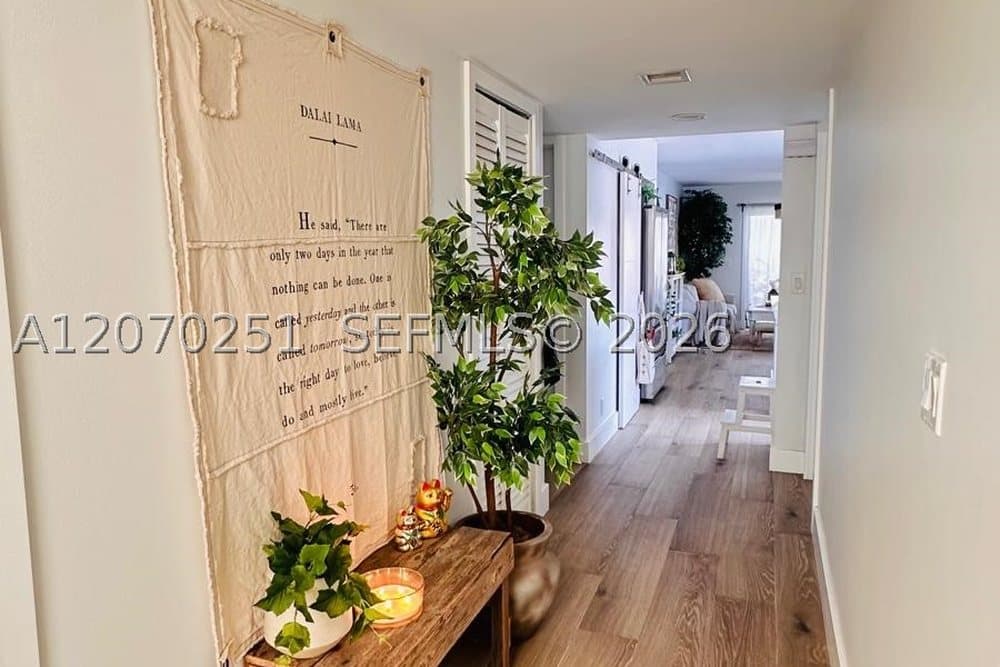 223 Lakeview Dr #204, Weston, FL 33326