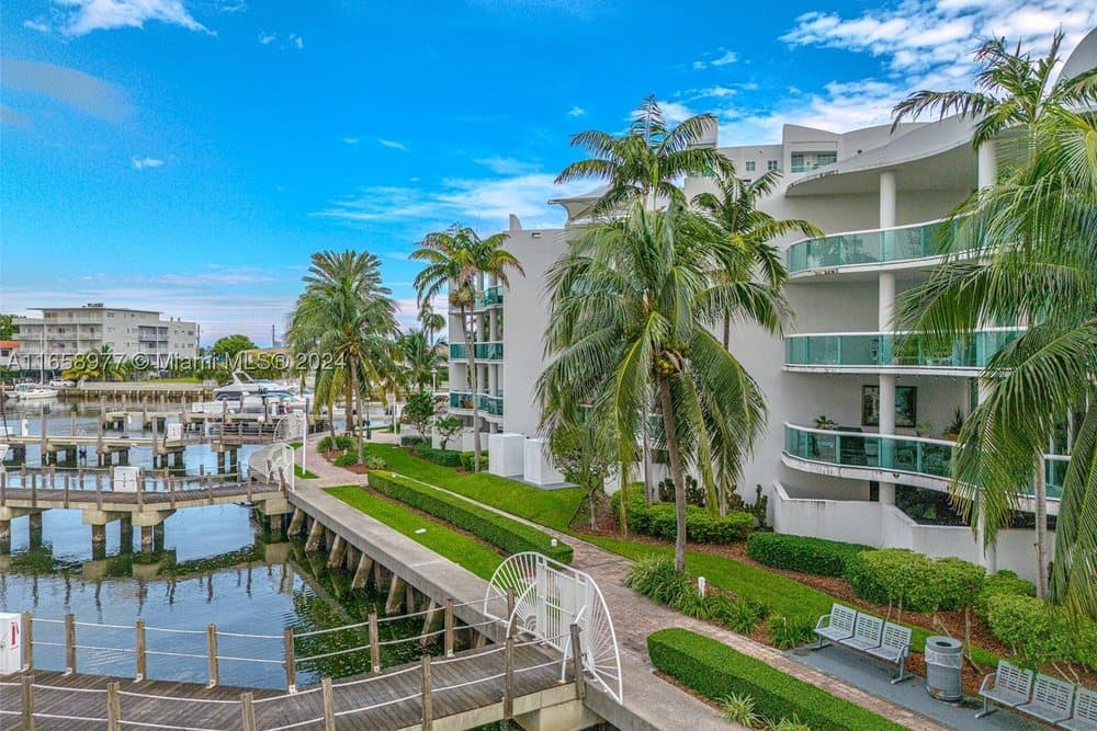 7914 Harbor Island Dr #104, North Bay Village, FL 33141