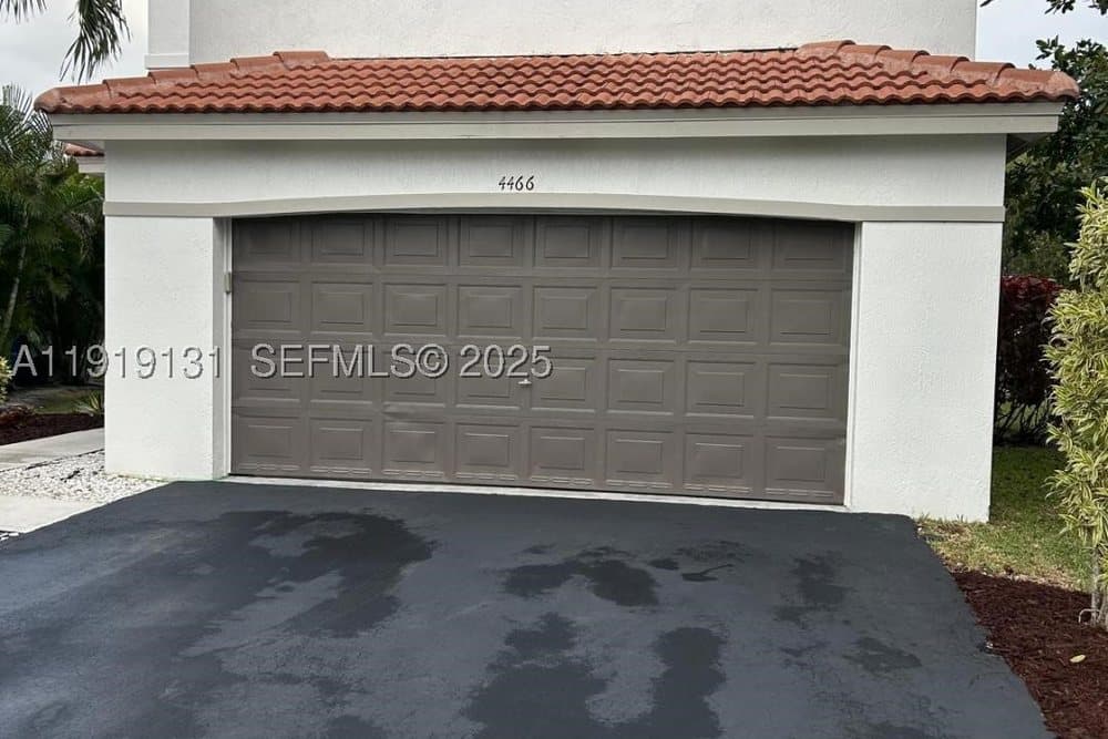 4466 Blossom Ln, Weston, FL 33331